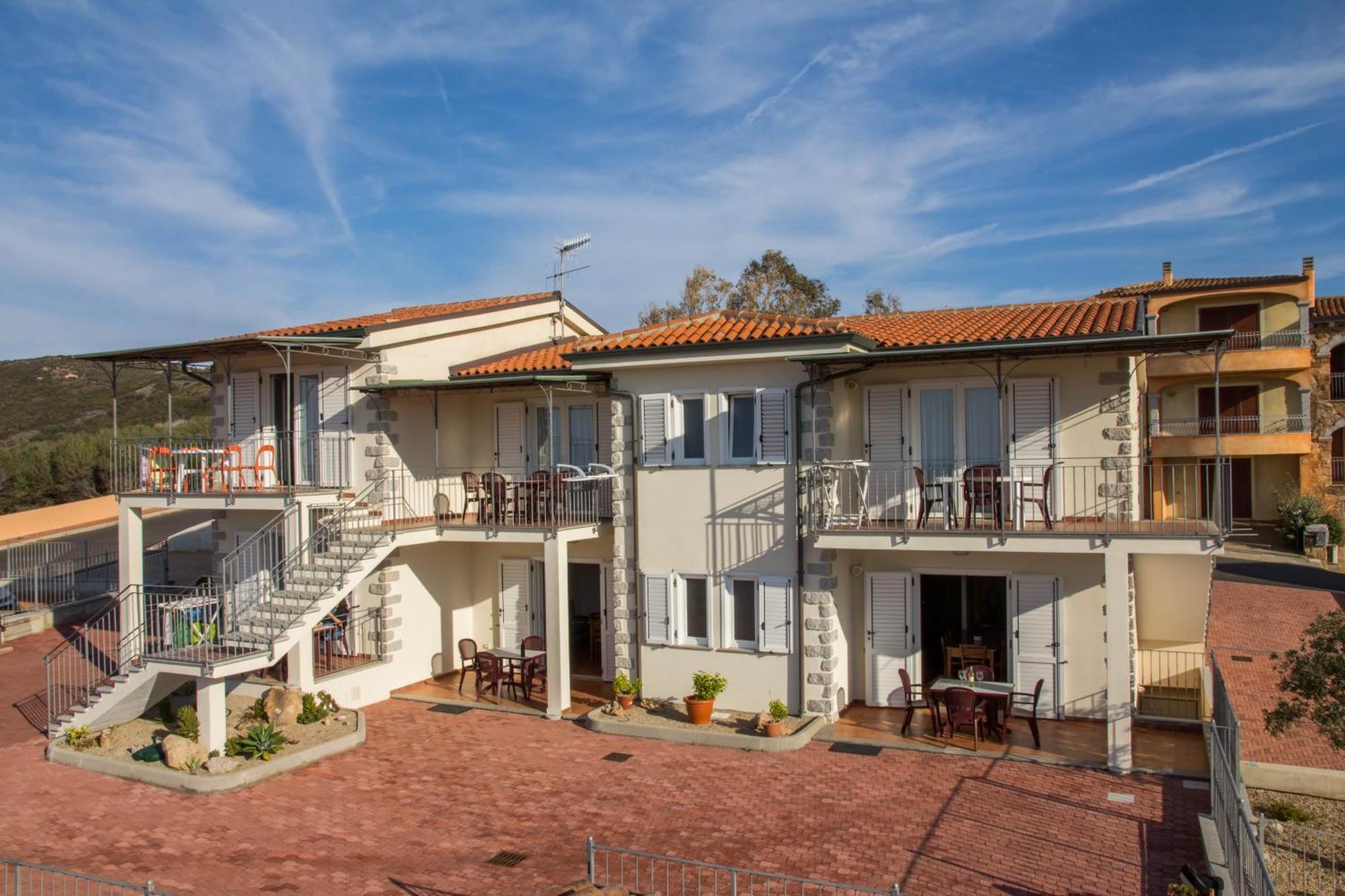 Gf Apartments Li Seddi Badesi Luaran gambar