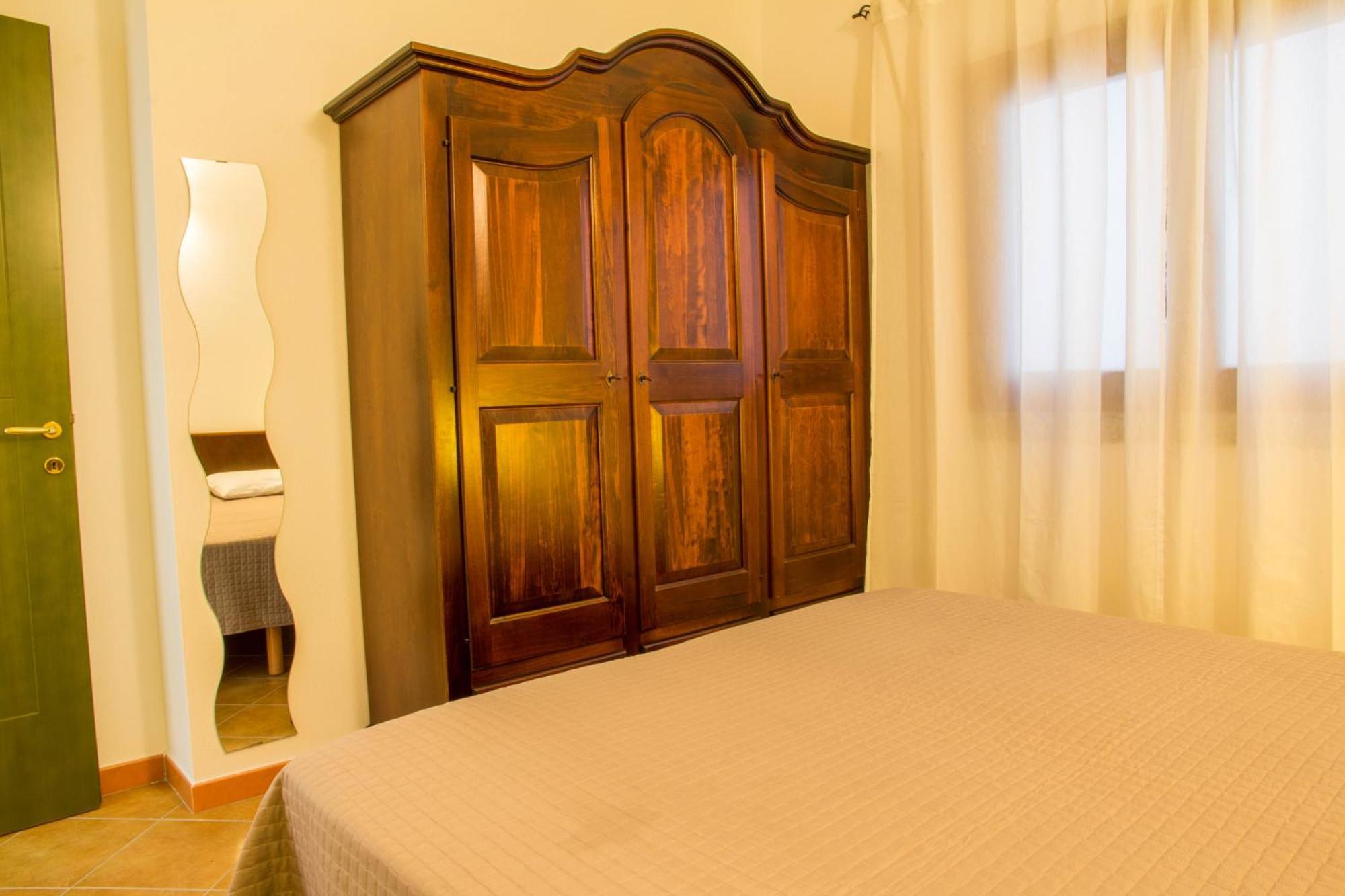 Gf Apartments Li Seddi Badesi Luaran gambar