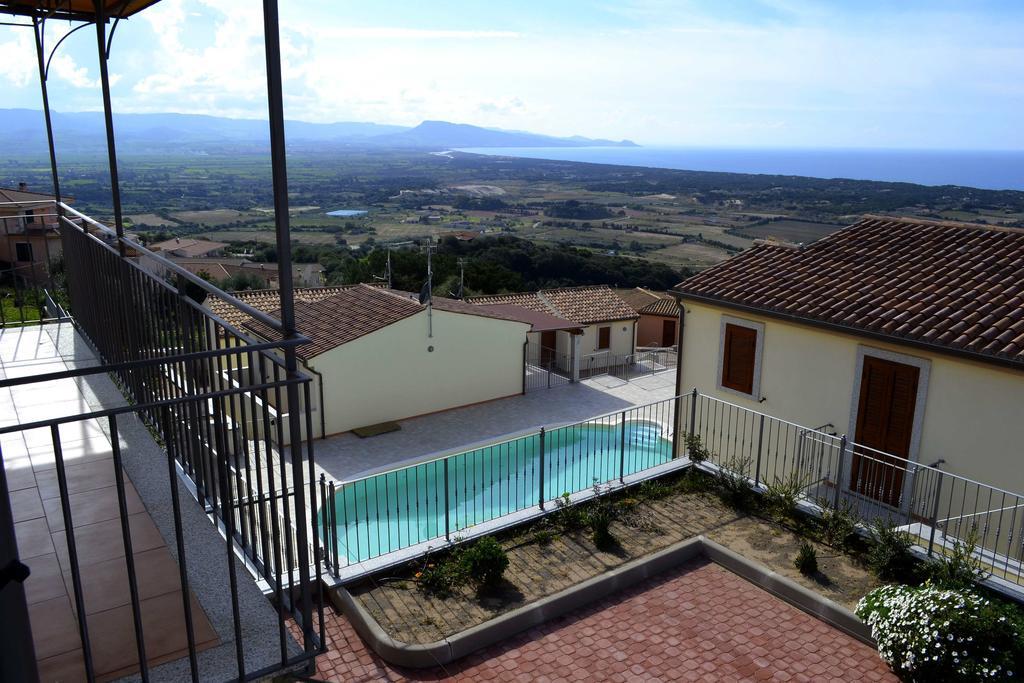 Gf Apartments Li Seddi Badesi Luaran gambar