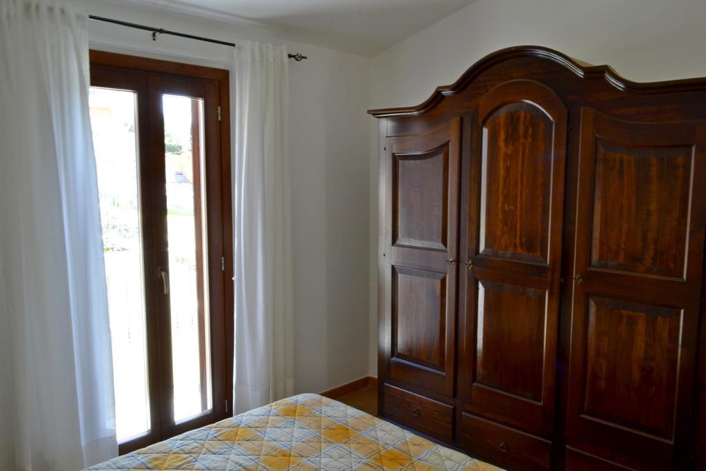 Gf Apartments Li Seddi Badesi Luaran gambar