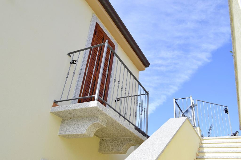 Gf Apartments Li Seddi Badesi Luaran gambar
