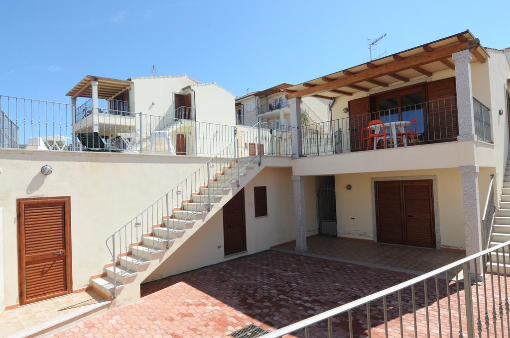 Gf Apartments Li Seddi Badesi Luaran gambar