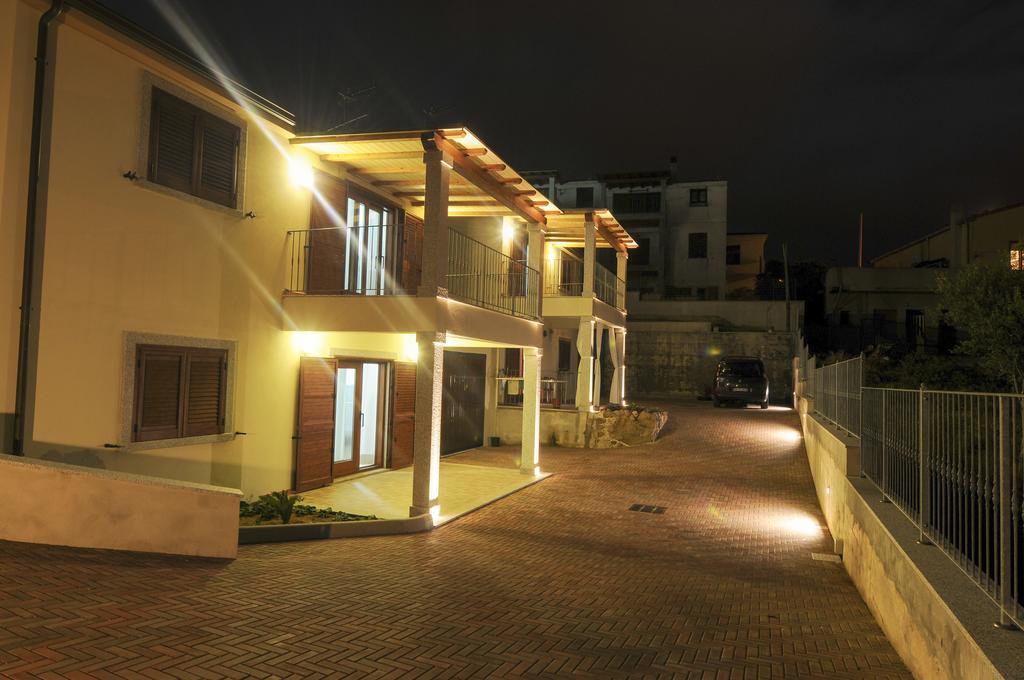 Gf Apartments Li Seddi Badesi Luaran gambar