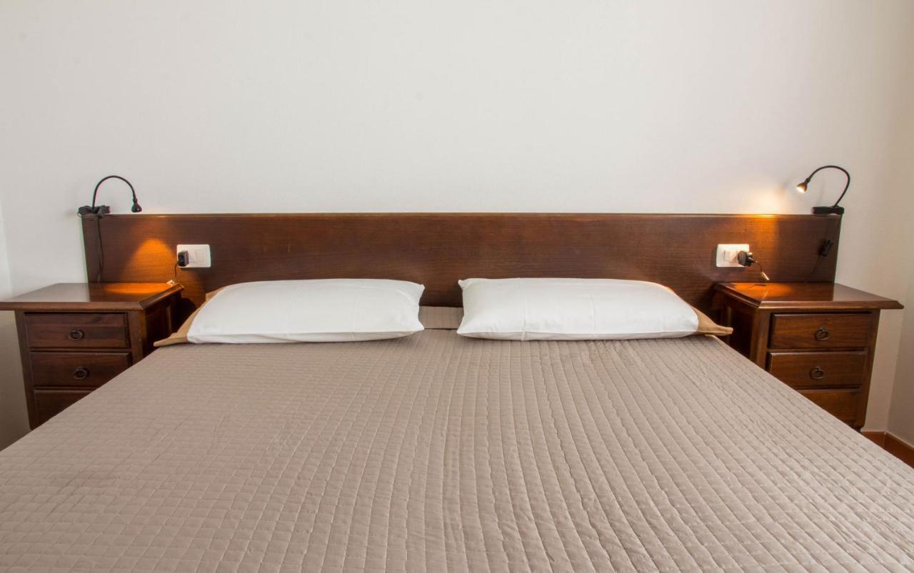 Gf Apartments Li Seddi Badesi Luaran gambar