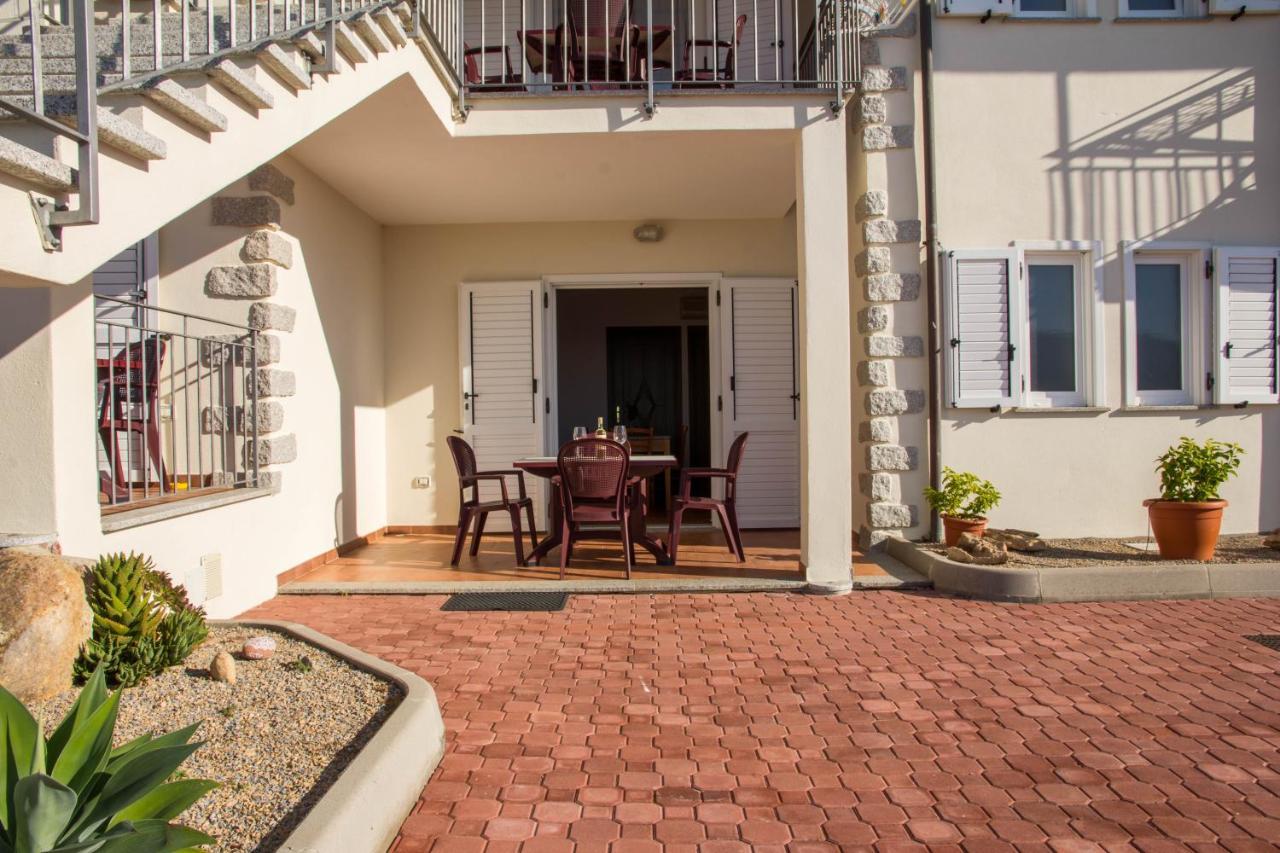 Gf Apartments Li Seddi Badesi Luaran gambar