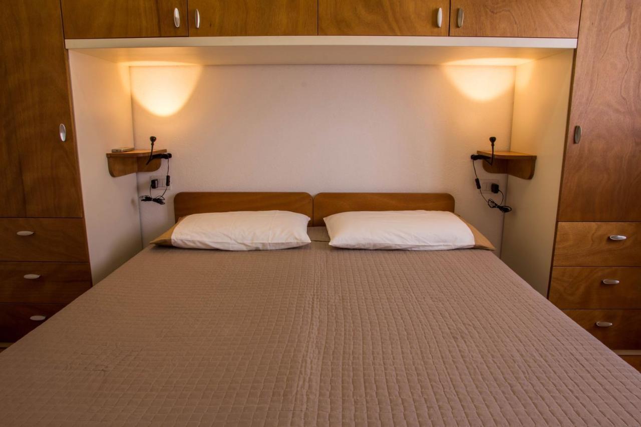 Gf Apartments Li Seddi Badesi Luaran gambar