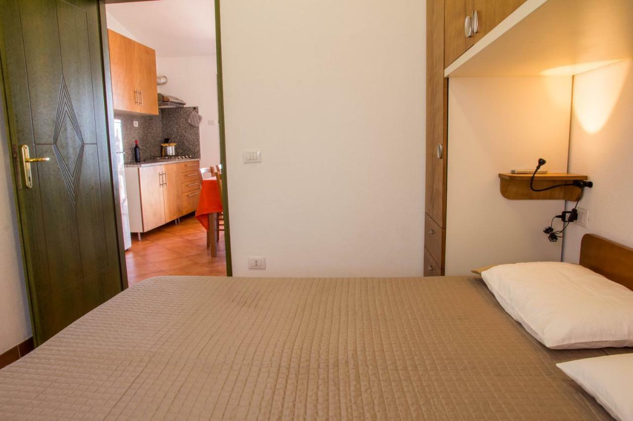 Gf Apartments Li Seddi Badesi Luaran gambar
